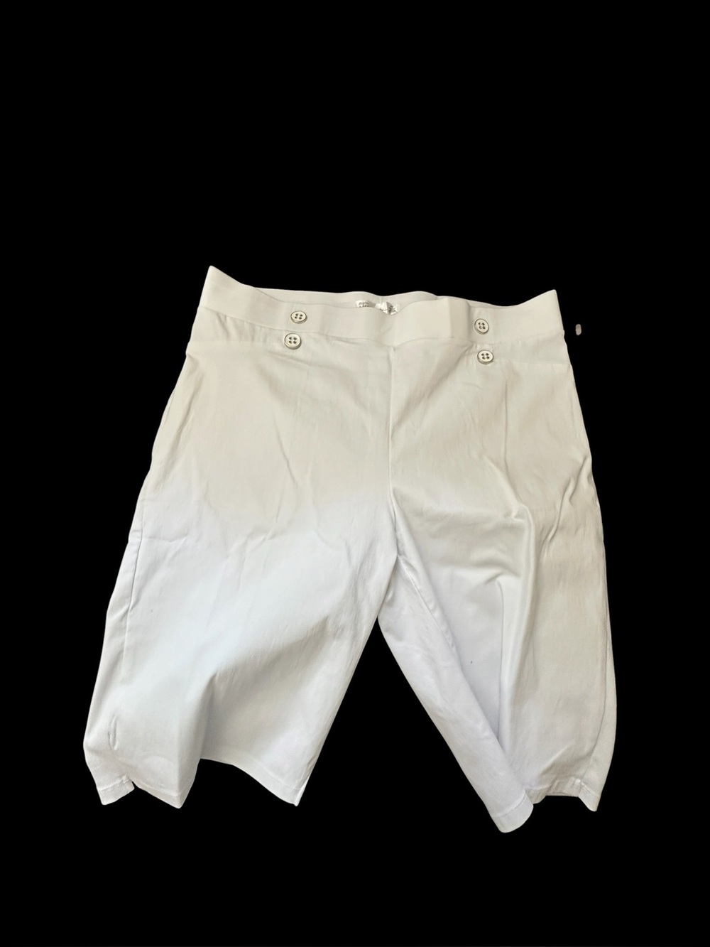 89th and Madison White Button-Accent Stretch Bermuda Shorts